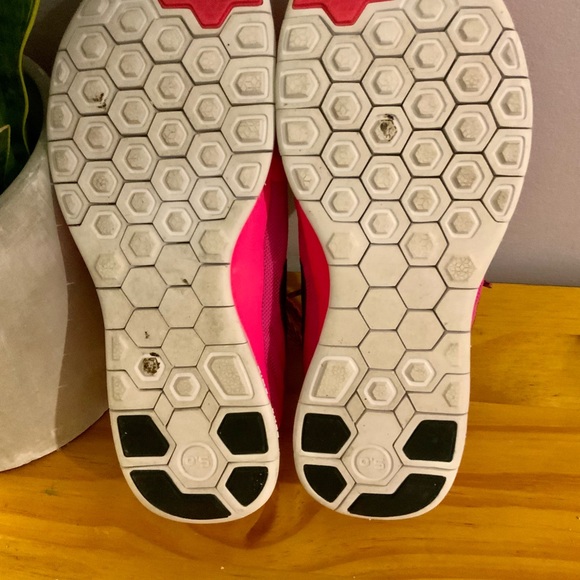 Gently used neon pink nike free 5.0 size 5 - Picture 3 of 3